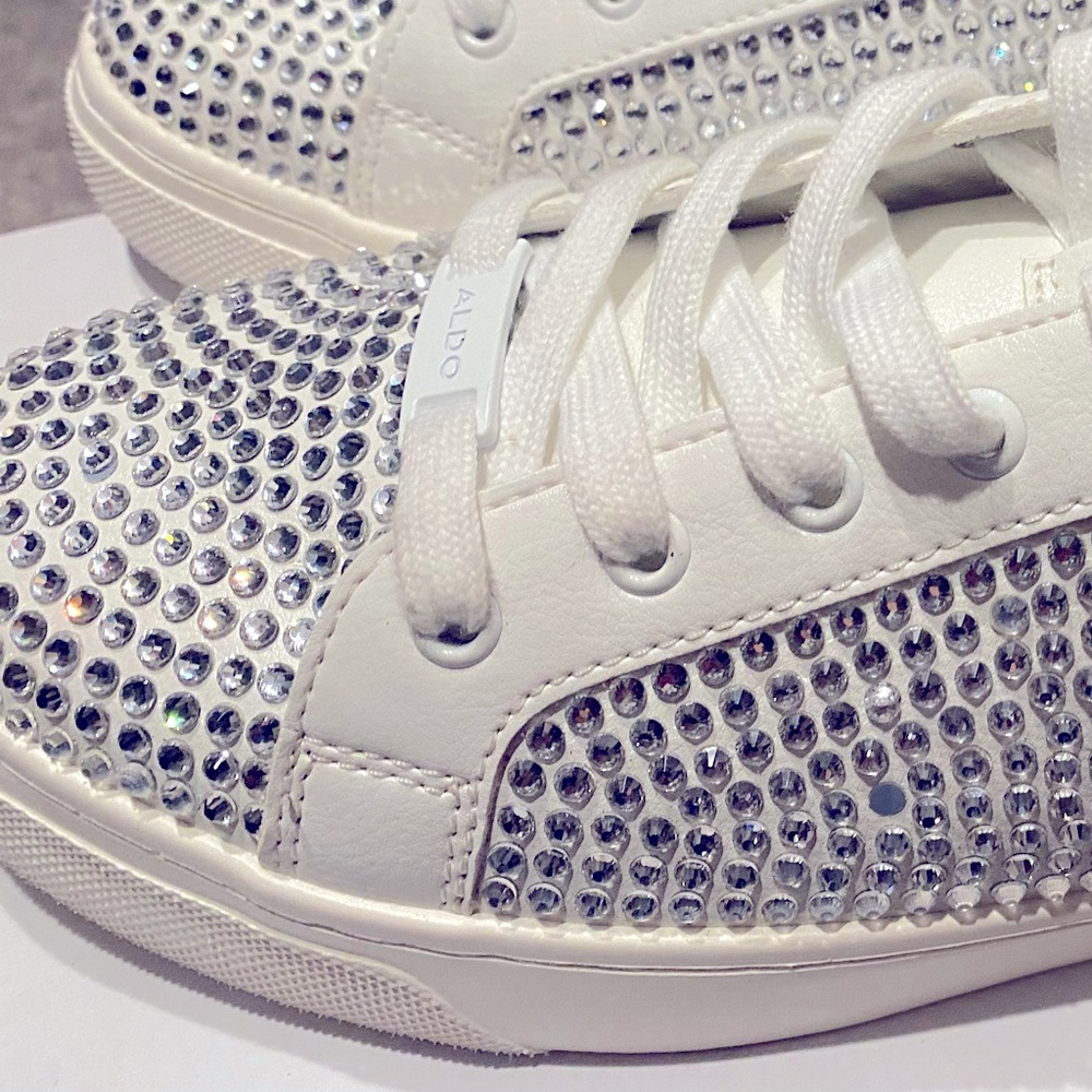 White Aldo sneakers, size 9